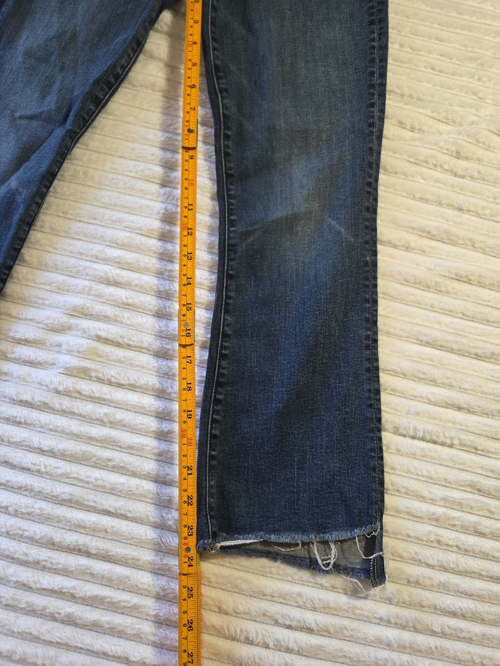 MOTHER The Insider Crop Step Fray Jeans Size 28 Dark Wash Raw Hem - Picture 3 of 11